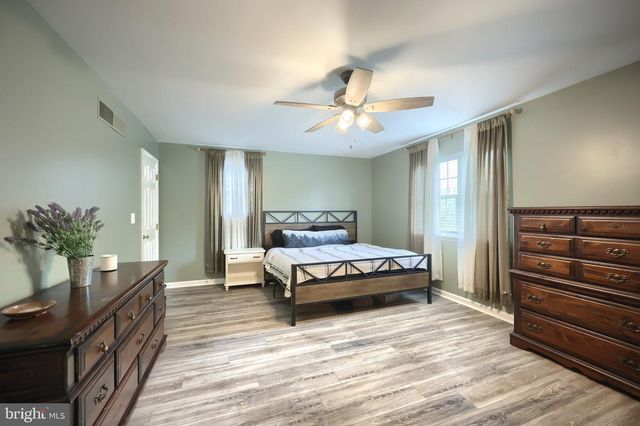 132 WHITE FENCE LN, York, PA 17408