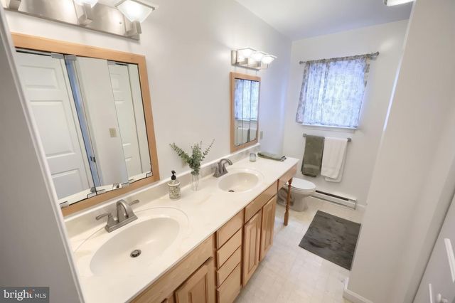 132 WHITE FENCE LN, York, PA 17408