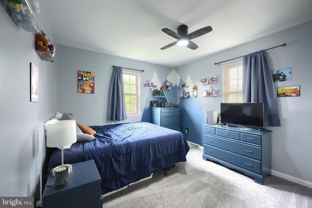 132 WHITE FENCE LN, York, PA 17408
