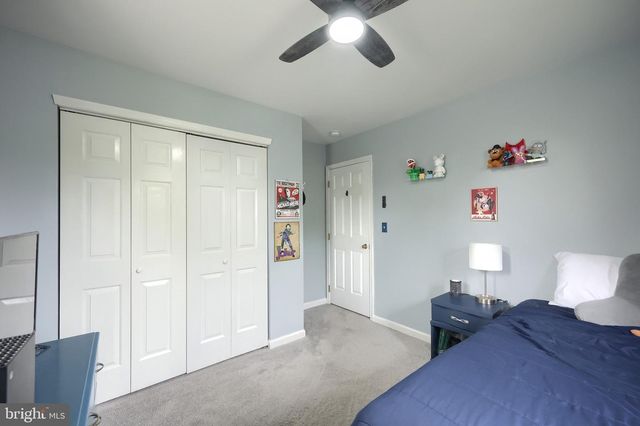 132 WHITE FENCE LN, York, PA 17408
