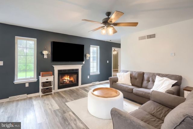 132 WHITE FENCE LN, York, PA 17408