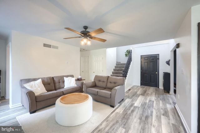 132 WHITE FENCE LN, York, PA 17408