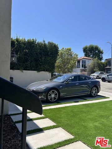 11960 Modjeska Place, Los Angeles, CA 90066