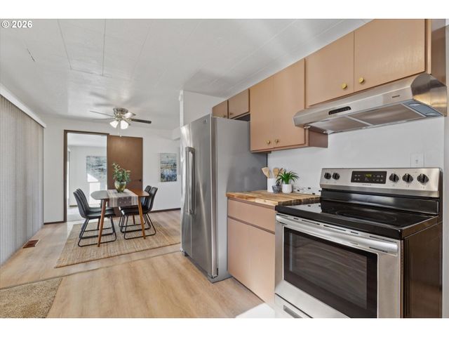 2137 Se 179TH Ave, Portland, OR 97233