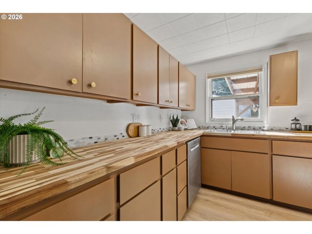 2137 Se 179TH Ave, Portland, OR 97233