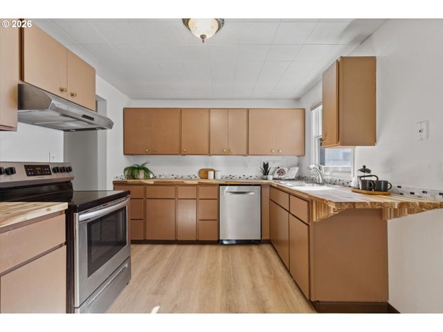 2137 Se 179TH Ave, Portland, OR 97233