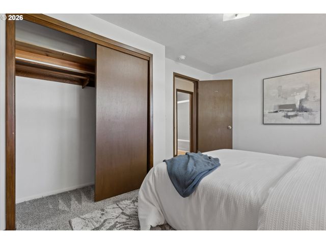 2137 Se 179TH Ave, Portland, OR 97233