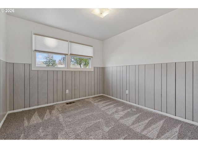 2137 Se 179TH Ave, Portland, OR 97233