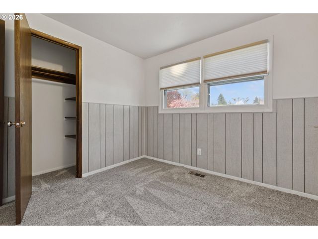 2137 Se 179TH Ave, Portland, OR 97233