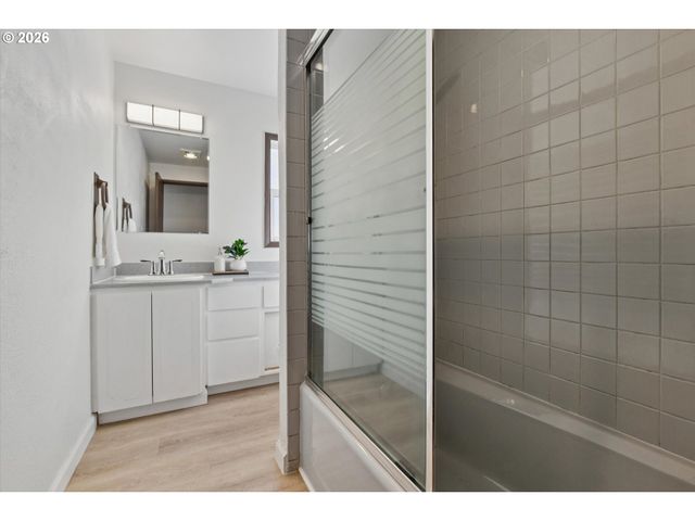 2137 Se 179TH Ave, Portland, OR 97233