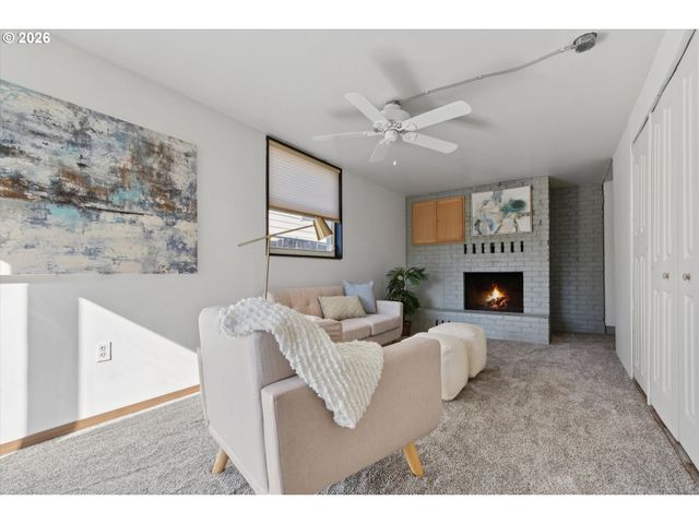 2137 Se 179TH Ave, Portland, OR 97233