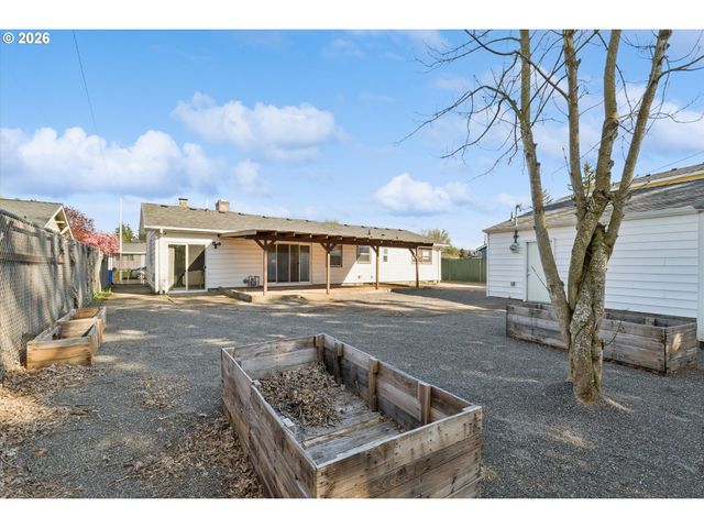 2137 Se 179TH Ave, Portland, OR 97233