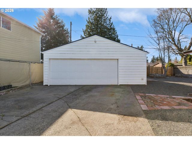 2137 Se 179TH Ave, Portland, OR 97233