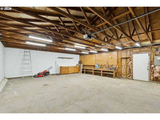 2137 Se 179TH Ave, Portland, OR 97233