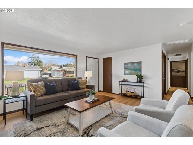 2137 Se 179TH Ave, Portland, OR 97233