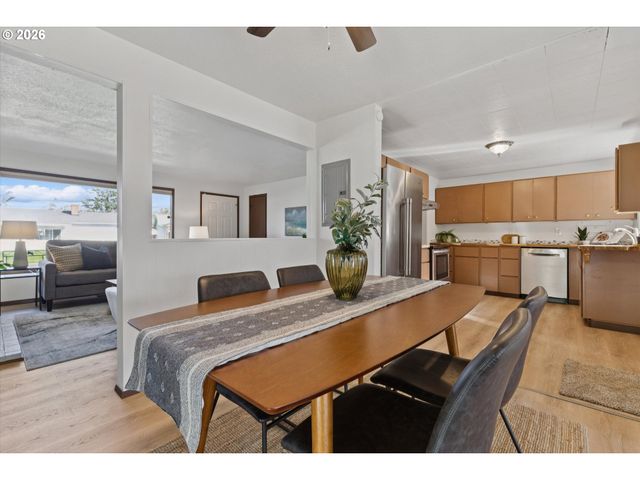 2137 Se 179TH Ave, Portland, OR 97233