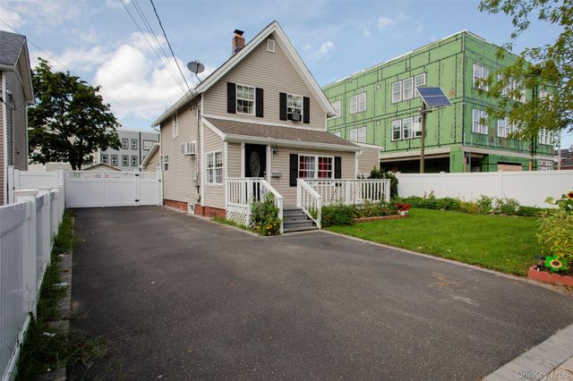 1 Brightside Avenue, Central Islip, NY 11722