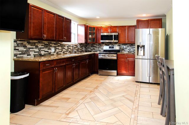 1 Brightside Avenue, Central Islip, NY 11722