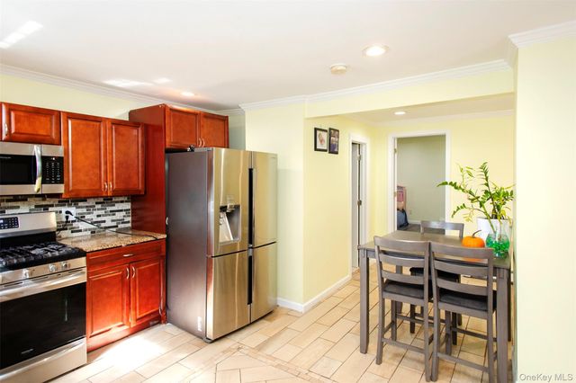 1 Brightside Avenue, Central Islip, NY 11722
