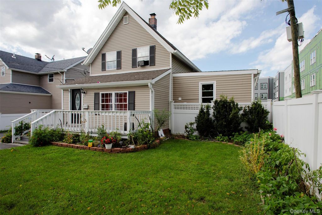 1 Brightside Avenue, Central Islip, NY 11722 — photo 2