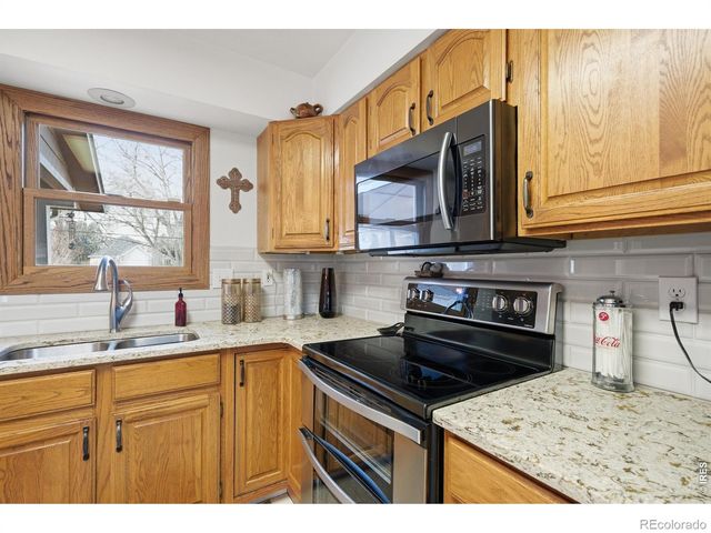 2411 52nd Ave Ct, Greeley, CO 80634