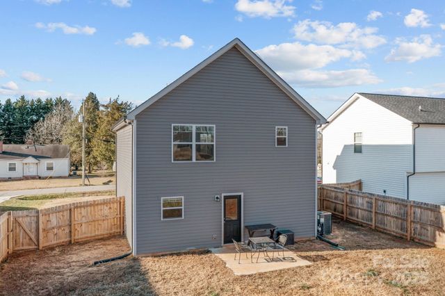 701 3rd Street SE, Conover, NC 28613