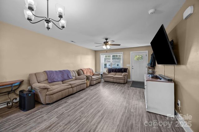 701 3rd Street SE, Conover, NC 28613