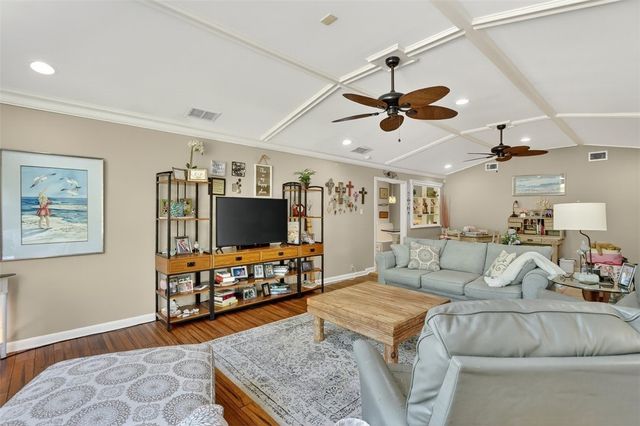 402 Pasadena Pl, Corpus Christi, TX 78411