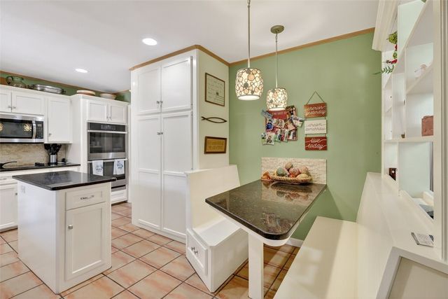 402 Pasadena Pl, Corpus Christi, TX 78411