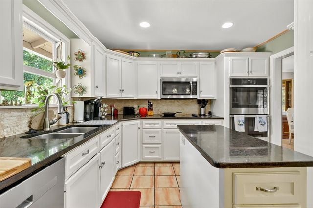 402 Pasadena Pl, Corpus Christi, TX 78411