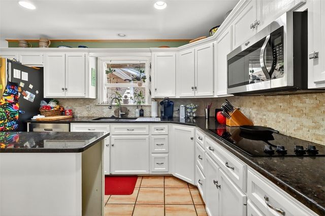 402 Pasadena Pl, Corpus Christi, TX 78411