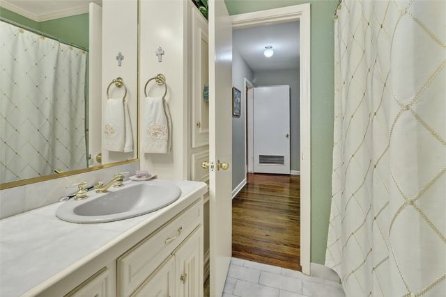 402 Pasadena Pl, Corpus Christi, TX 78411