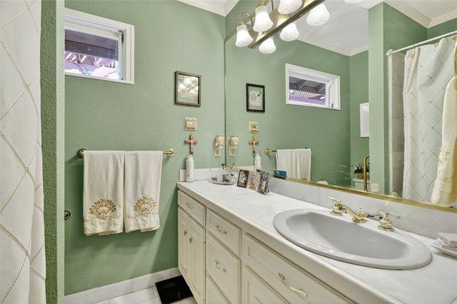 402 Pasadena Pl, Corpus Christi, TX 78411