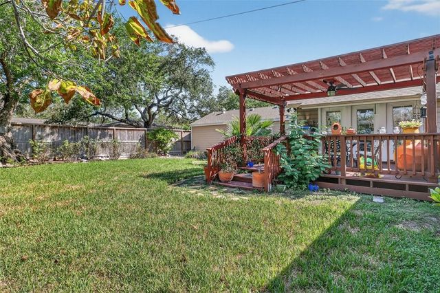 402 Pasadena Pl, Corpus Christi, TX 78411