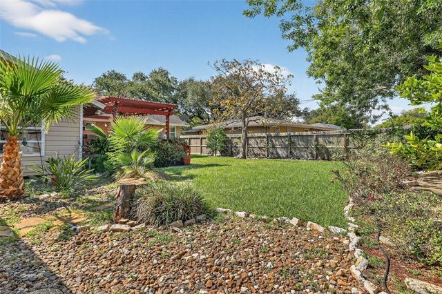 402 Pasadena Pl, Corpus Christi, TX 78411