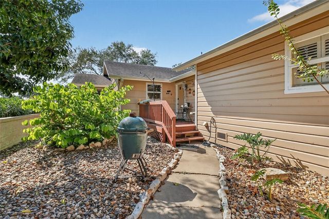 402 Pasadena Pl, Corpus Christi, TX 78411