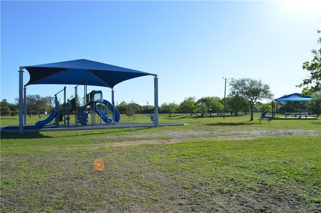 402 Pasadena Pl, Corpus Christi, TX 78411