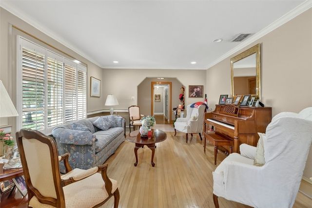 402 Pasadena Pl, Corpus Christi, TX 78411