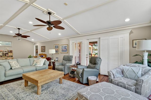 402 Pasadena Pl, Corpus Christi, TX 78411