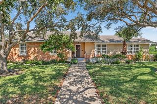 402 Pasadena Pl, Corpus Christi, TX 78411