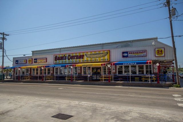 208 Vista Dr., Garden City Beach, SC 29576