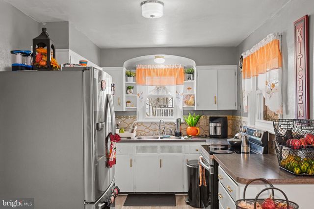 3101 SCHOOLHOUSE LN, Harrisburg, PA 17109