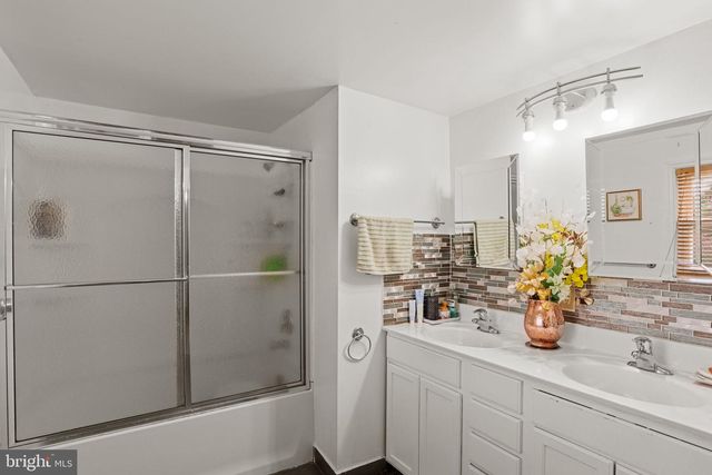 3101 SCHOOLHOUSE LN, Harrisburg, PA 17109