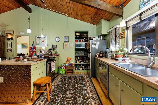 127 BLACKROCK CIR, Roseland, VA 22967