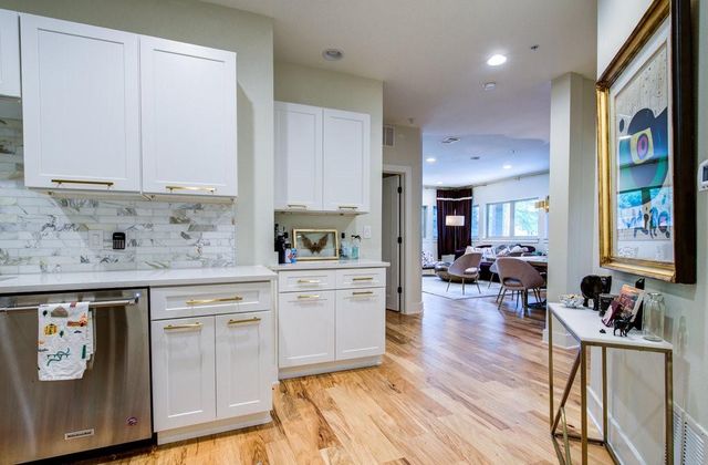 908 Nueces ST 18, Austin, TX 78701