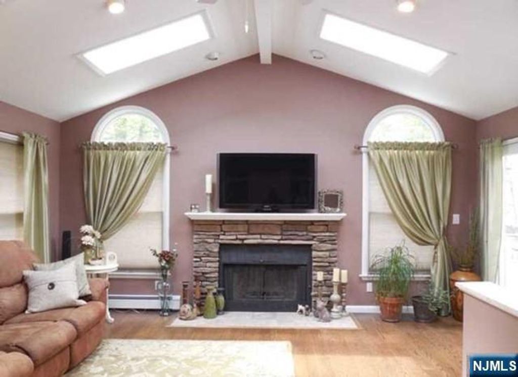 84 Colgate Avenue, Paramus, NJ 07652