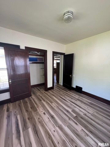 329 S PARK Avenue, Springfield, IL 62704