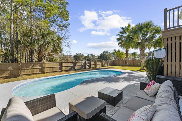 1823 Delacourt Avenue, Mount Pleasant, SC 29466