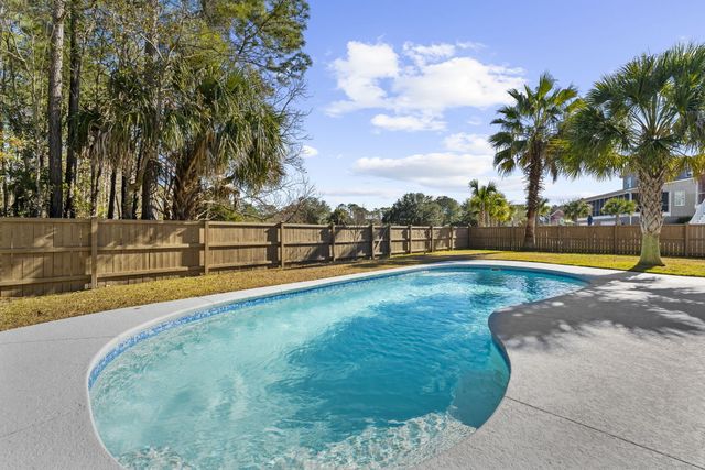 1823 Delacourt Avenue, Mount Pleasant, SC 29466