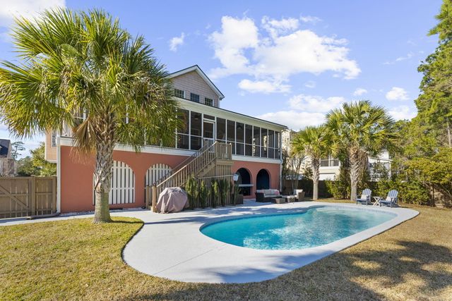 1823 Delacourt Avenue, Mount Pleasant, SC 29466